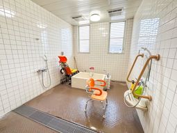 ゆったりとした浴室