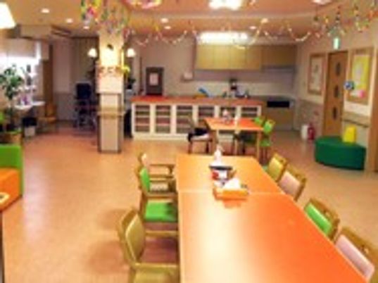 広々とした食堂スペース