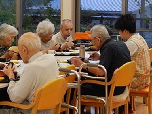 明るい共用ダイニング
