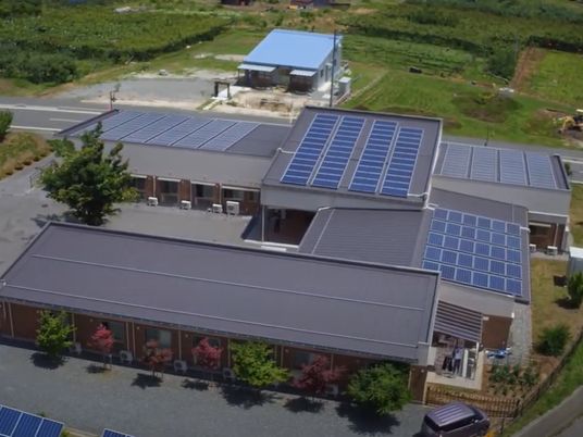太陽光パネル付き建物
