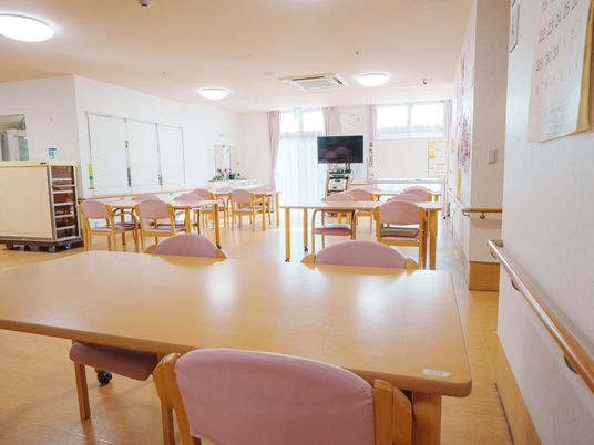 温かみのある食堂風景