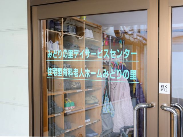 整然と並ぶ収納棚 玄関 整理された個々の収納スペースは、清潔感があり、ご自分の品々を大切に保管できる環境が整っています。