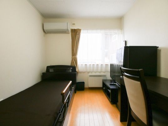 居室のシンプルな一室