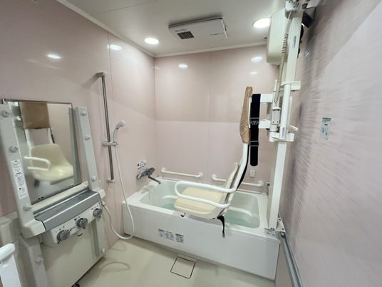 ケア用の浴室設備