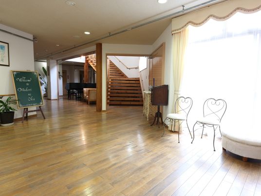 明るいエントランスホール