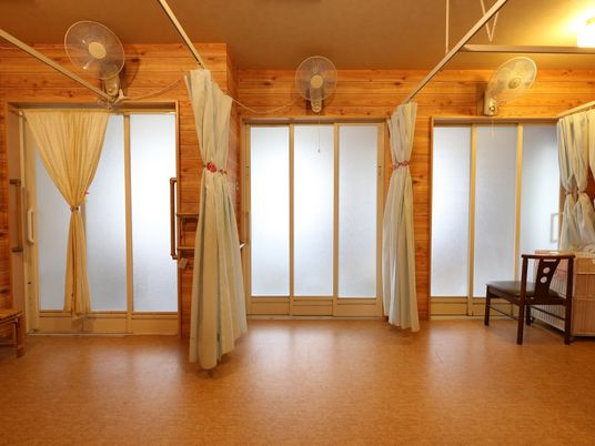 木目調の広々した居室