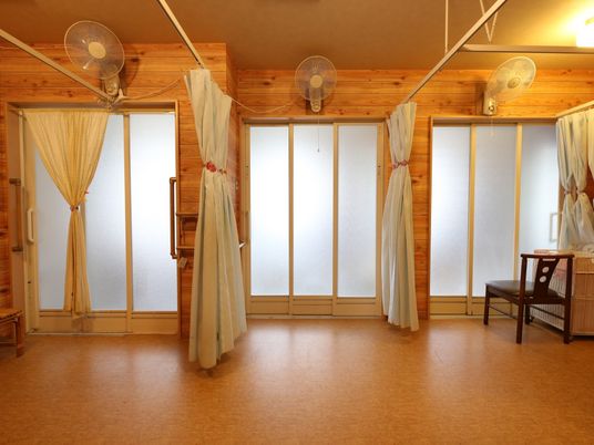 木目調の広々した居室