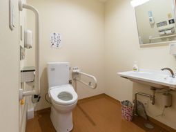 手すり付きトイレ空間