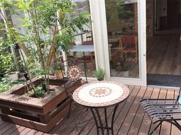 テラスの椅子とテーブル