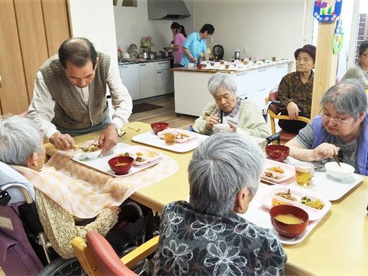明るい共食スペース