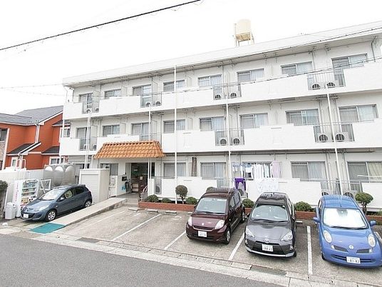 建物正面の外観  