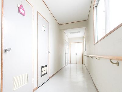 明るい廊下の一角