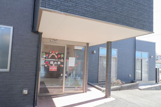 エントランスの日差し