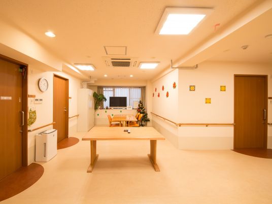 暖かな雰囲気の多目的室