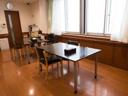 明るい空間の応接室