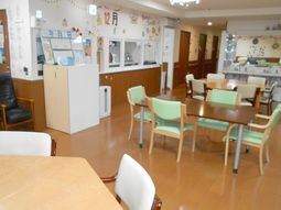 明るい食堂の様子
