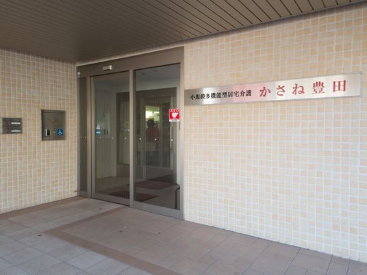 エントランスの自動ドア
