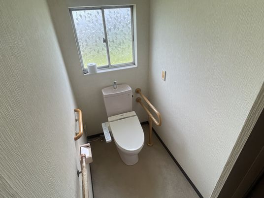 手すり付きトイレ