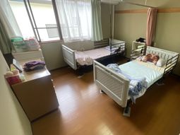 陽が差し込む居室