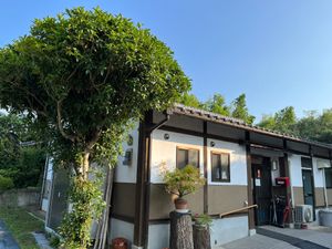 和風な外観の建物