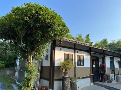 和風な外観の建物
