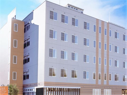 明るく清潔な建物外観