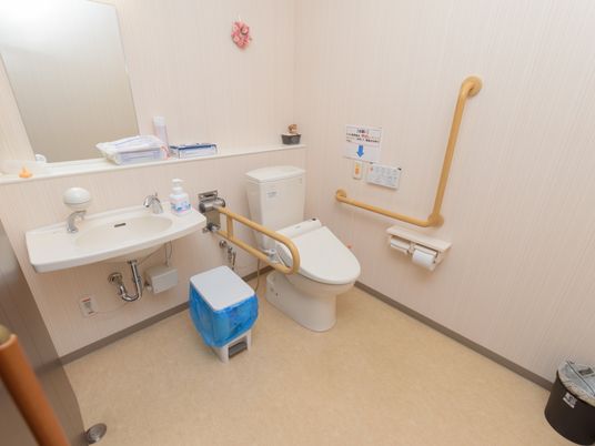 バリアフリーの洗面・トイレ空間