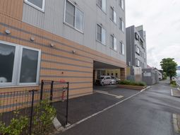 モダンな建物エントランス