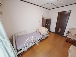 ゆったりした個室の居室