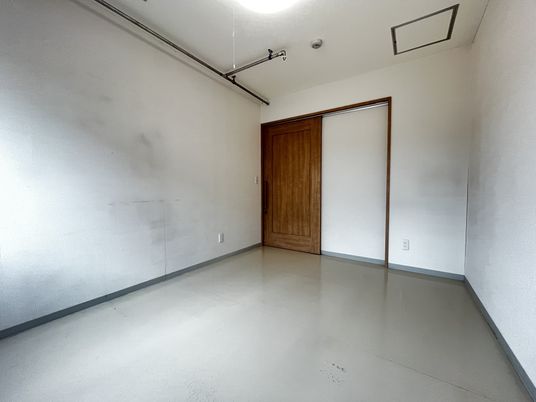 光が差し込む部屋