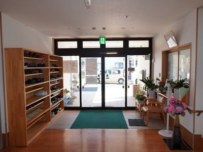 出入口と棚のエントランス