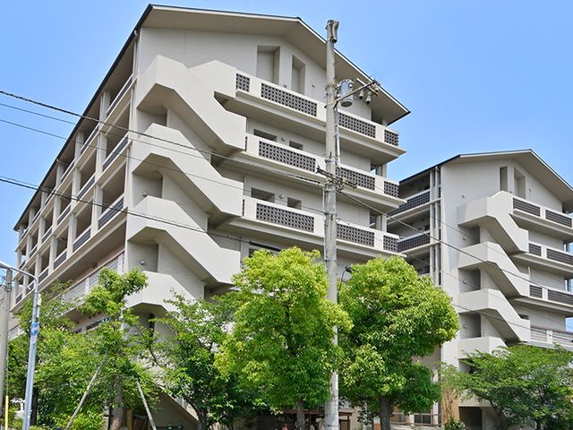 ゆったりとした外観 外観 ゆったりとした造りの建物です。周囲には自然も豊かで、穏やかな時間が流れている様子が伺えます。