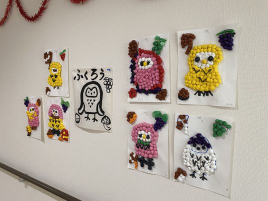 壁に飾られた手作りアート