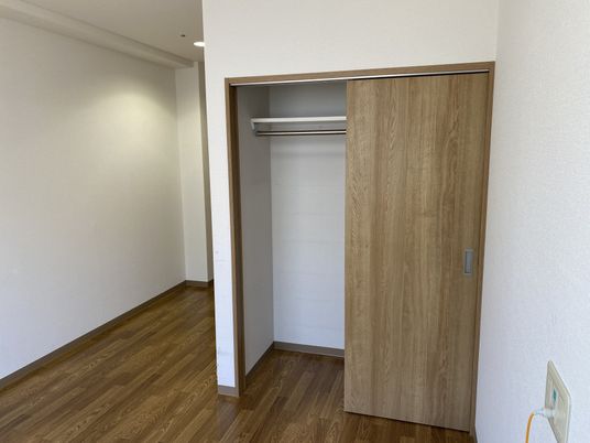 明るい居室の一角