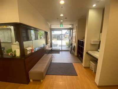介護スタッフと利用者の笑顔の瞬間
