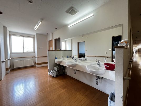 洗面台のある廊下