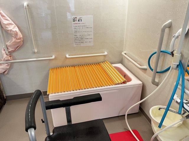 浴室の設備 浴室 福祉用具の整った浴室です。利用時に安心してお過ごしいただける設計になっています。