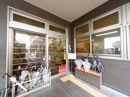 エントランスの自動ドア