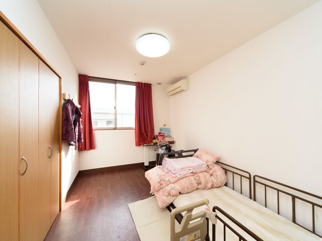 居心地の良い居室 居室 明るく広々とした居室は、快適な個人空間を提供しており、日々の生活が穏やかにお過ごしいただけます。