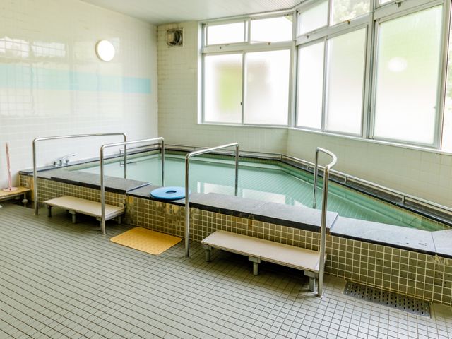 ゆったりとくつろげる浴室 浴室 手すり付きで安全に配慮された広々とした浴室です。リラックスしてご入浴いただける空間が整っています。