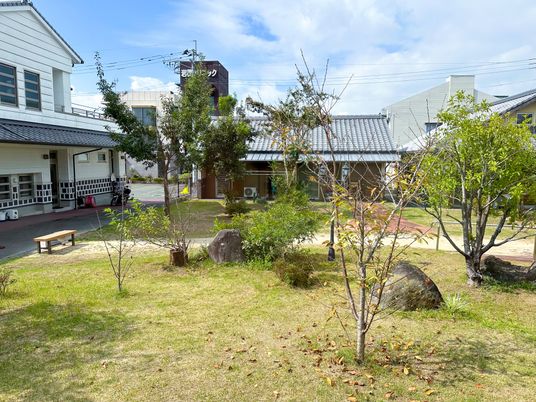 緑豊かな庭園景