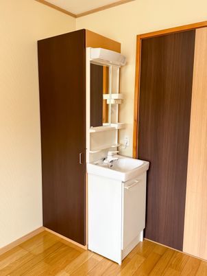 清潔な居室の洗面台