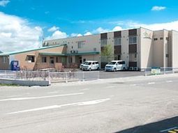 晴れた日の明るい外観