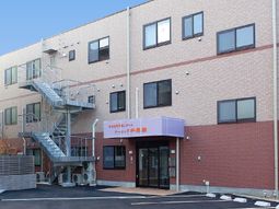 清潔感のある建物エントランス