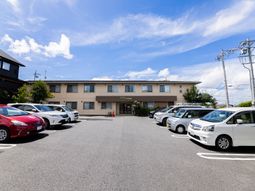 晴れた日の建物外観