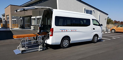 車いす対応の送迎車