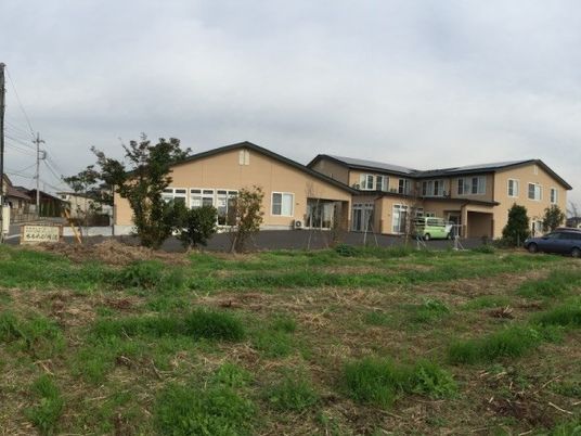 建物外観と庭  