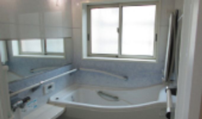 広々とした浴室