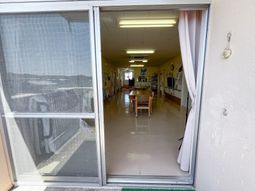 自然光が入る広い部屋