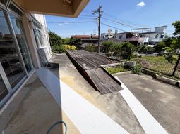 外でくつろげるテラス  